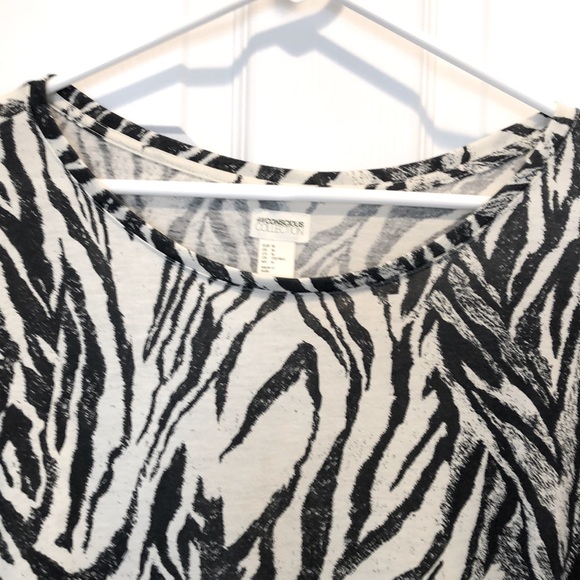 Very loose fitting H&M black and white print top - Picture 2 of 7